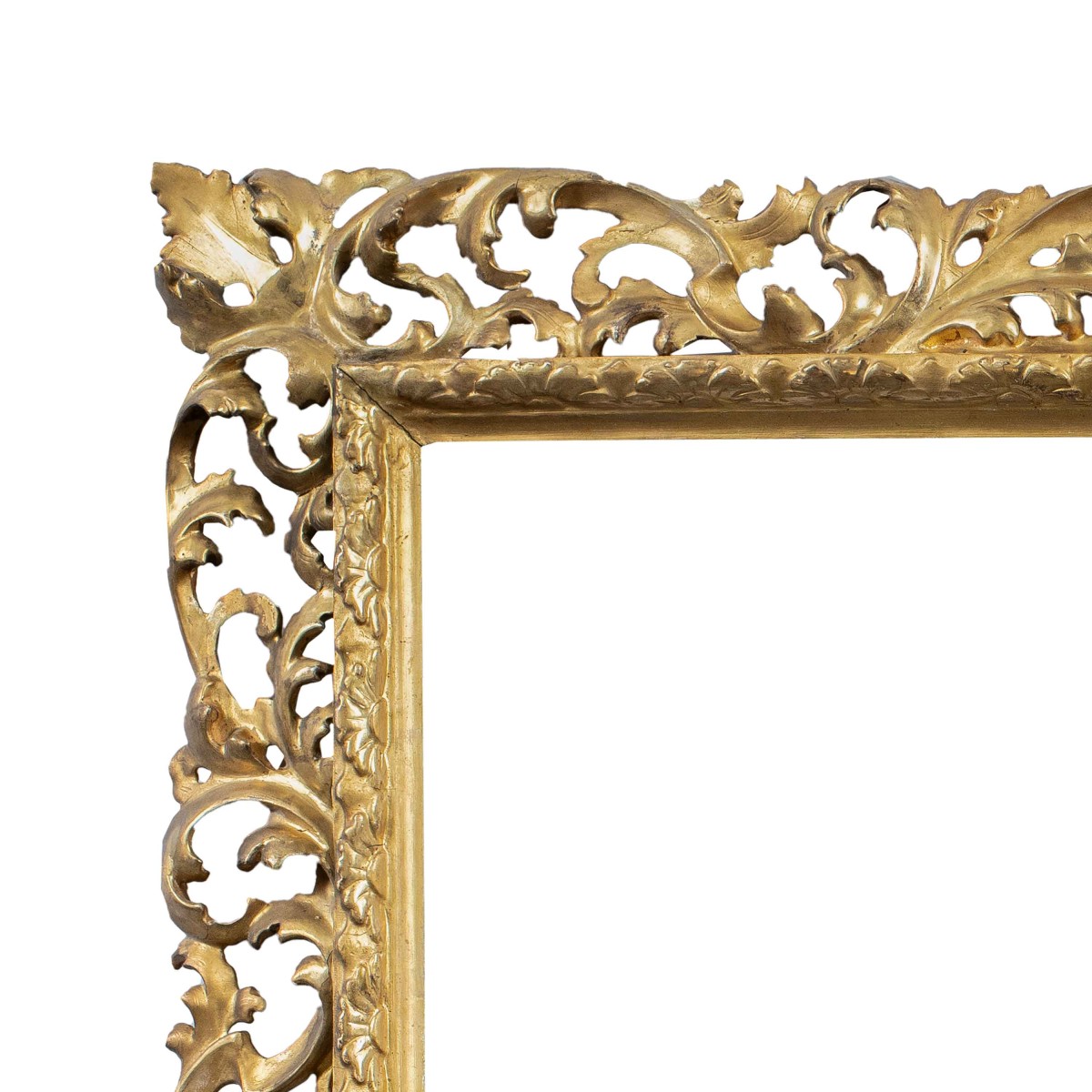 Cornice in legno intagliato e dorato. Toscana, XIX secolo.-photo-3