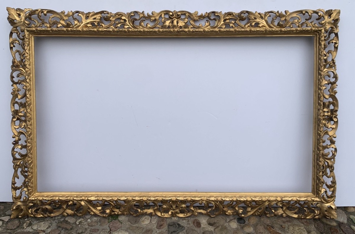 Cornice in legno intagliato e dorato. Toscana, XIX secolo.-photo-1