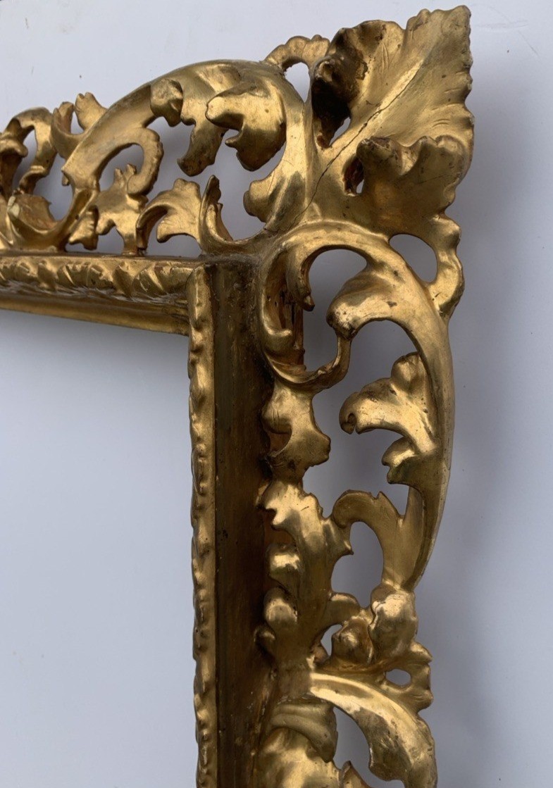 Cornice in legno intagliato e dorato. Toscana, XIX secolo.-photo-2