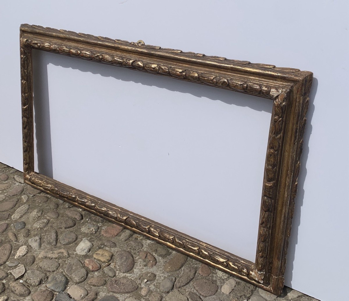 Cornice barocca in legno intagliato e dorato. Lombardia, XVII secolo.-photo-2