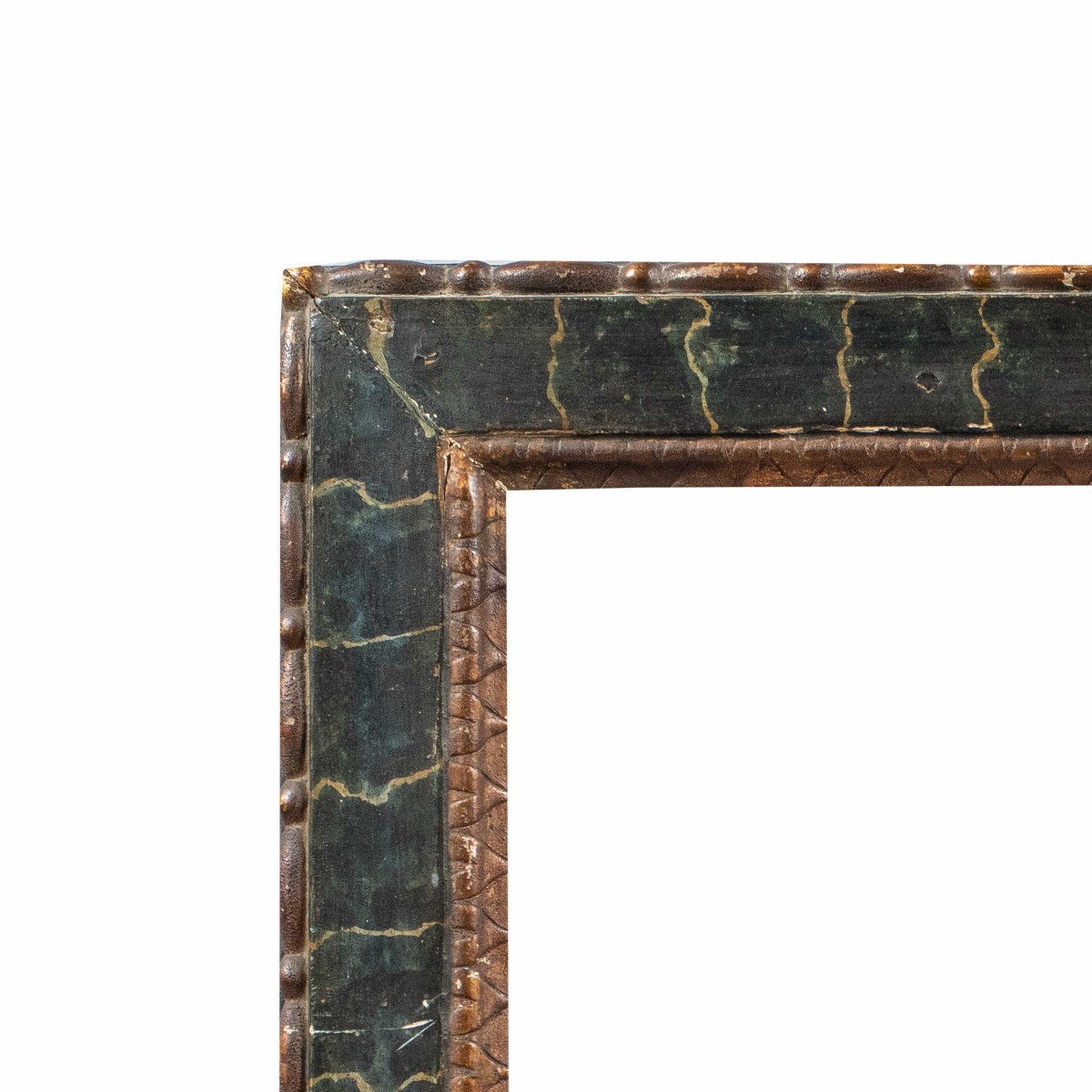 Cornice in legno intagliato, laccato e dipinto a finto marmo. Italia, XVII secolo.-photo-2