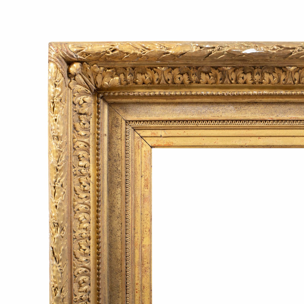 Cornice in legno intagliato e dorato con rilievi in pastiglia. Italia, fine XIX secolo.-photo-2