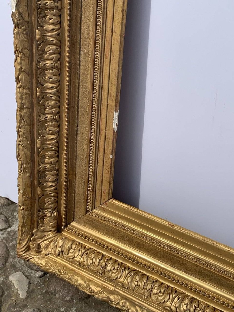 Cornice in legno intagliato e dorato con rilievi in pastiglia. Italia, fine XIX secolo.-photo-2