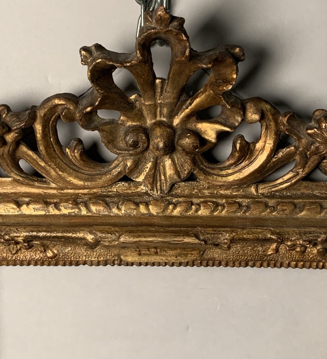 Cornice in legno intagliato e dorato. Venezia, XVIII secolo.-photo-1