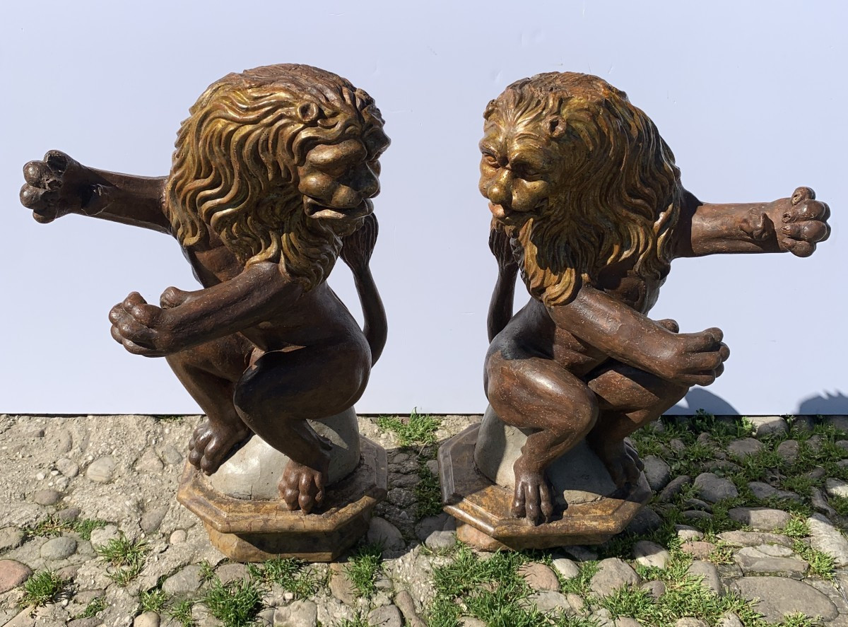 Scultore veneziano (fine XVI secolo) - Coppia di leoni porta bandiera.-photo-3