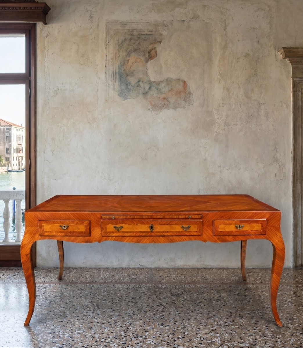 Scrivania notarile lastronata in noce e filettata in bois de rose - Venezia, terzo quarto XVIII-photo-3