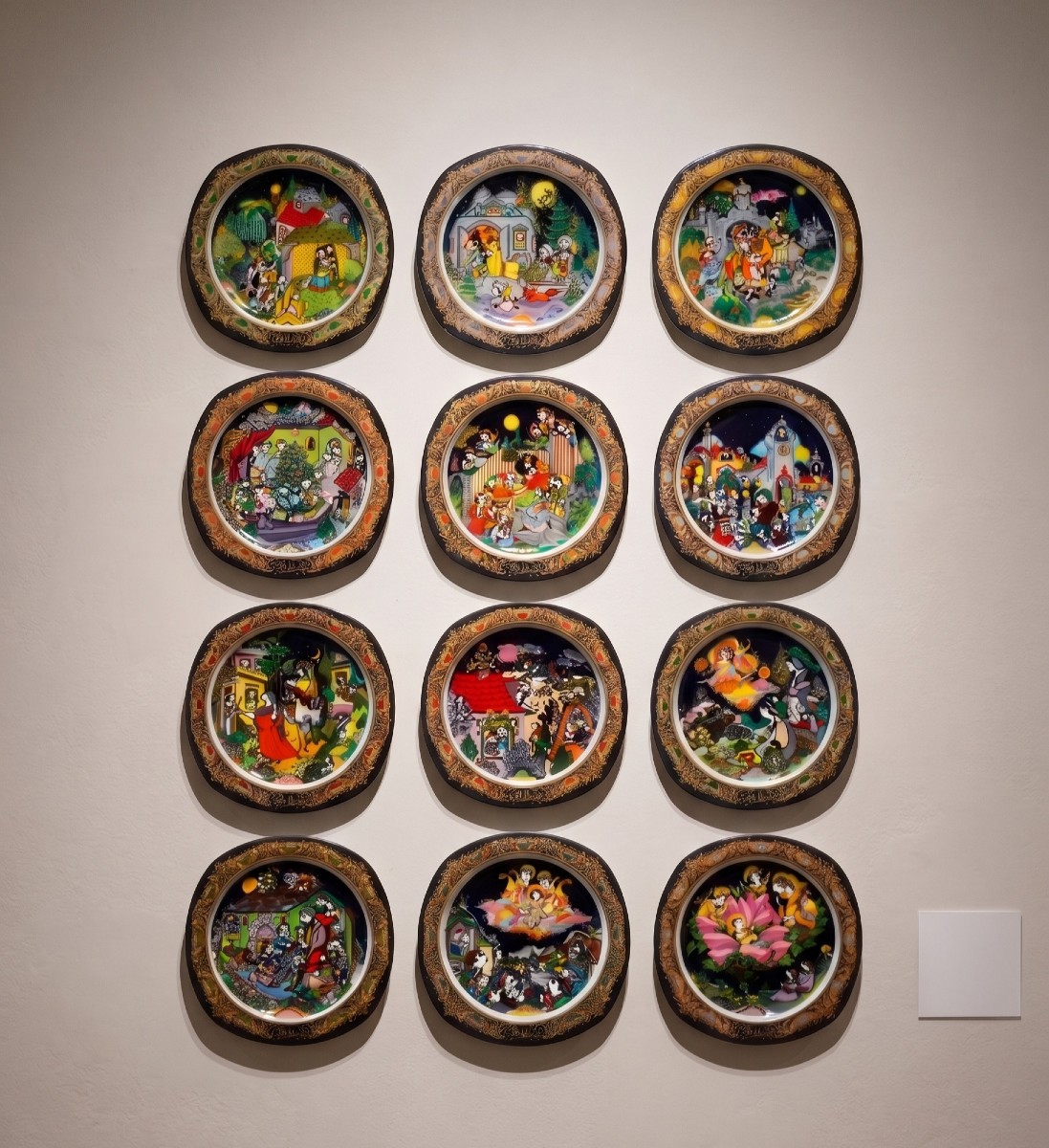 Serie completa di dodici piatti natalizi "Weihnachtsteller auf Porzellan" (1983–1994).-photo-3