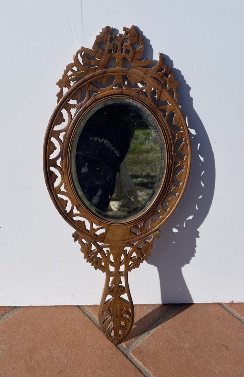 Specchio da mano in legno intagliato, intarsiato e pirografato. Sorrento, XIX secolo.-photo-1