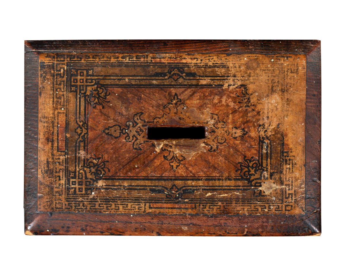 Cassettina portamonete in legno con decorazioni applicate. Italia, XIX secolo.-photo-4