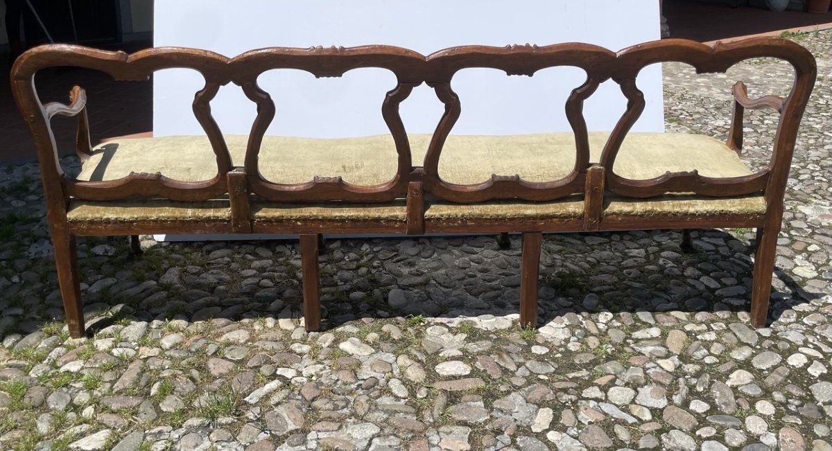 Divano a quattro posti in noce intagliato. Venezia, metà XVIII secolo.-photo-1