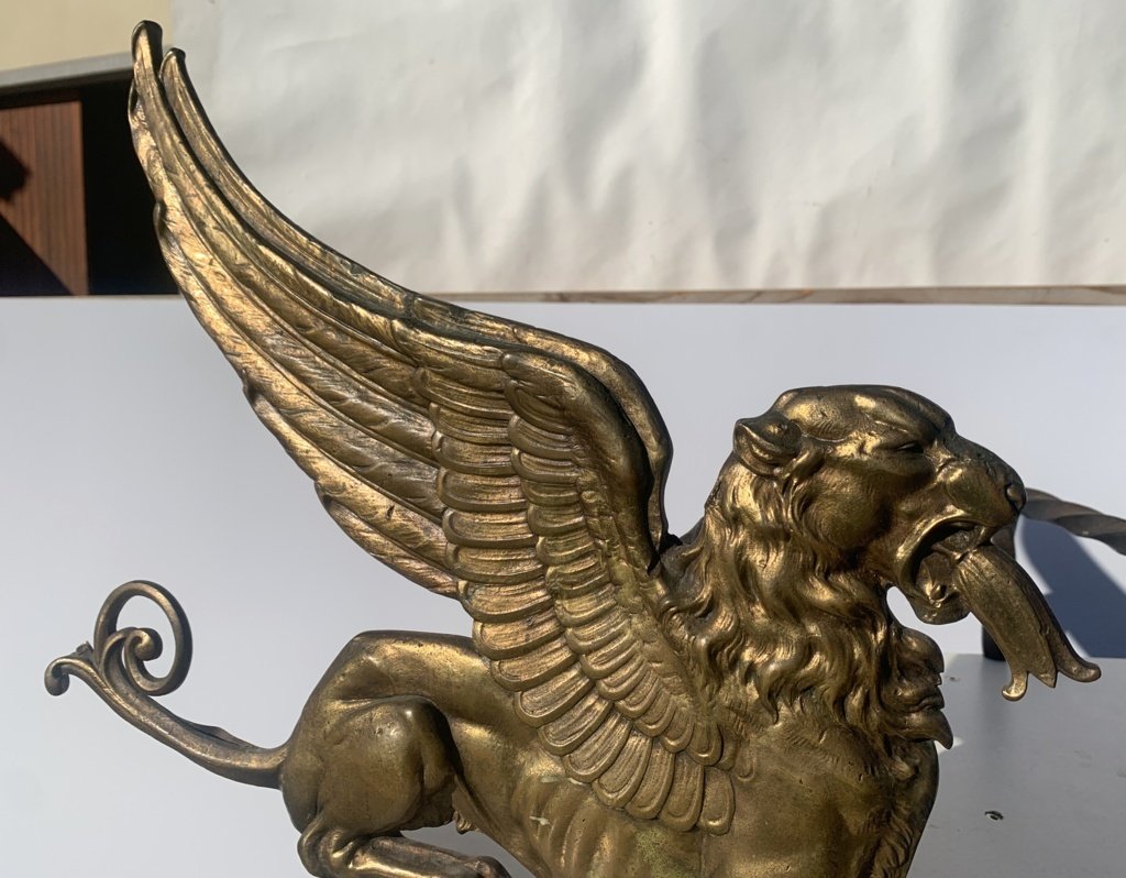 Coppia di alari in bronzo dorato a leoni alati. Francia, inizi XIX secolo.-photo-4