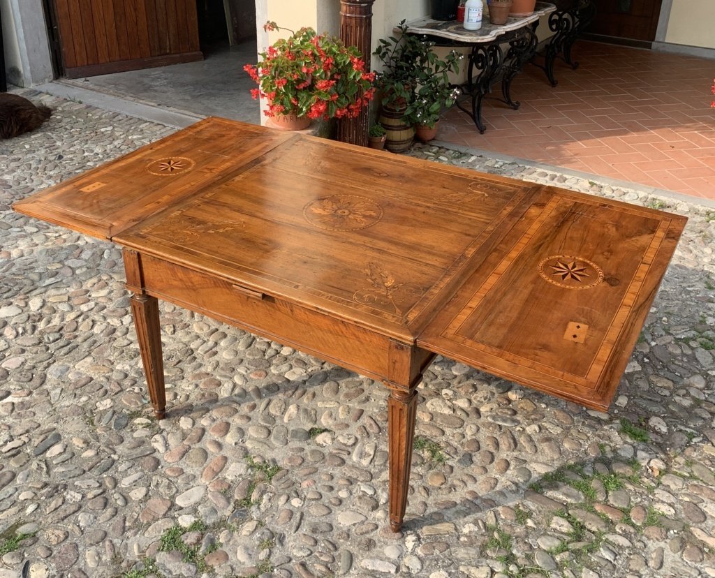 Tavolo da pranzo allungabile intarsiato. Piacenza, seconda metà XVIII secolo.-photo-2