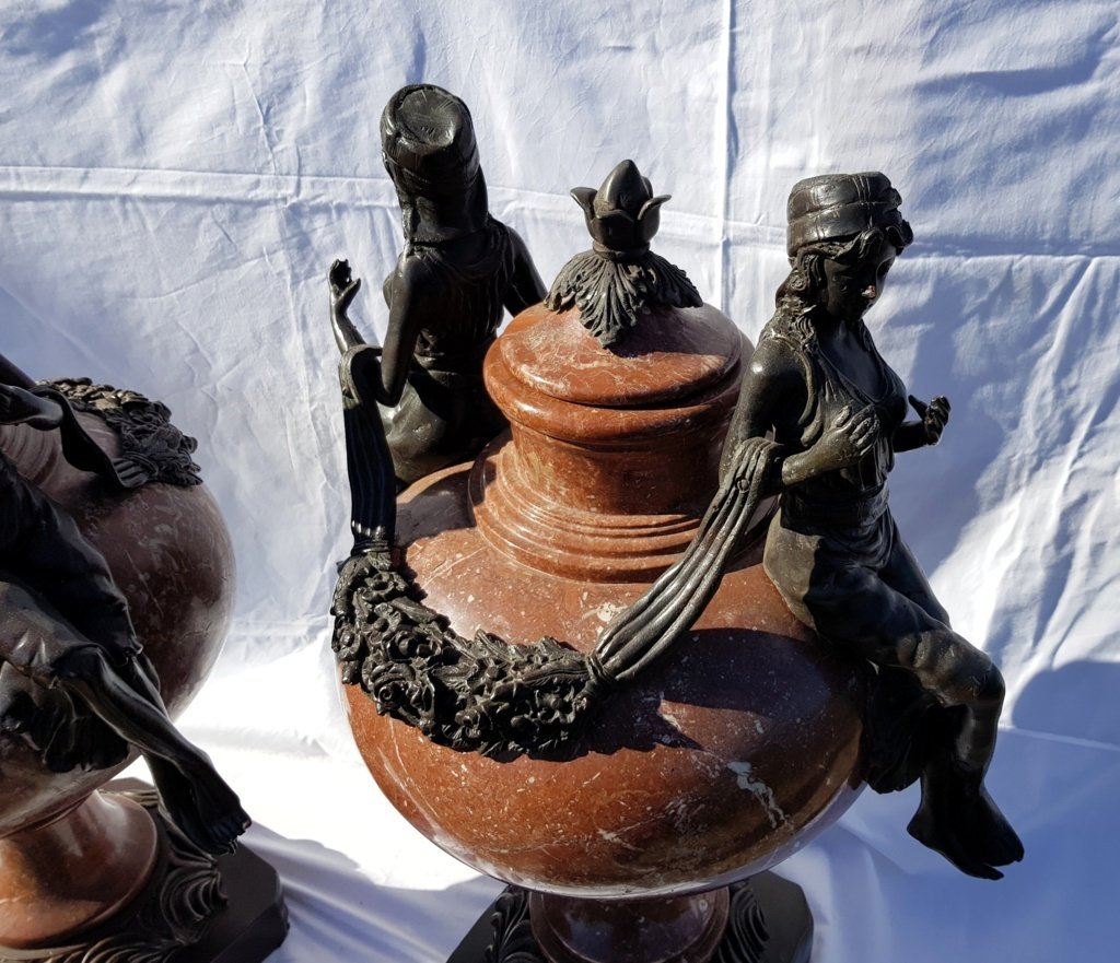 Coppia di vasi in marmo rosso di Verona e bronzo patinato. Italia, fine XIX secolo.-photo-1