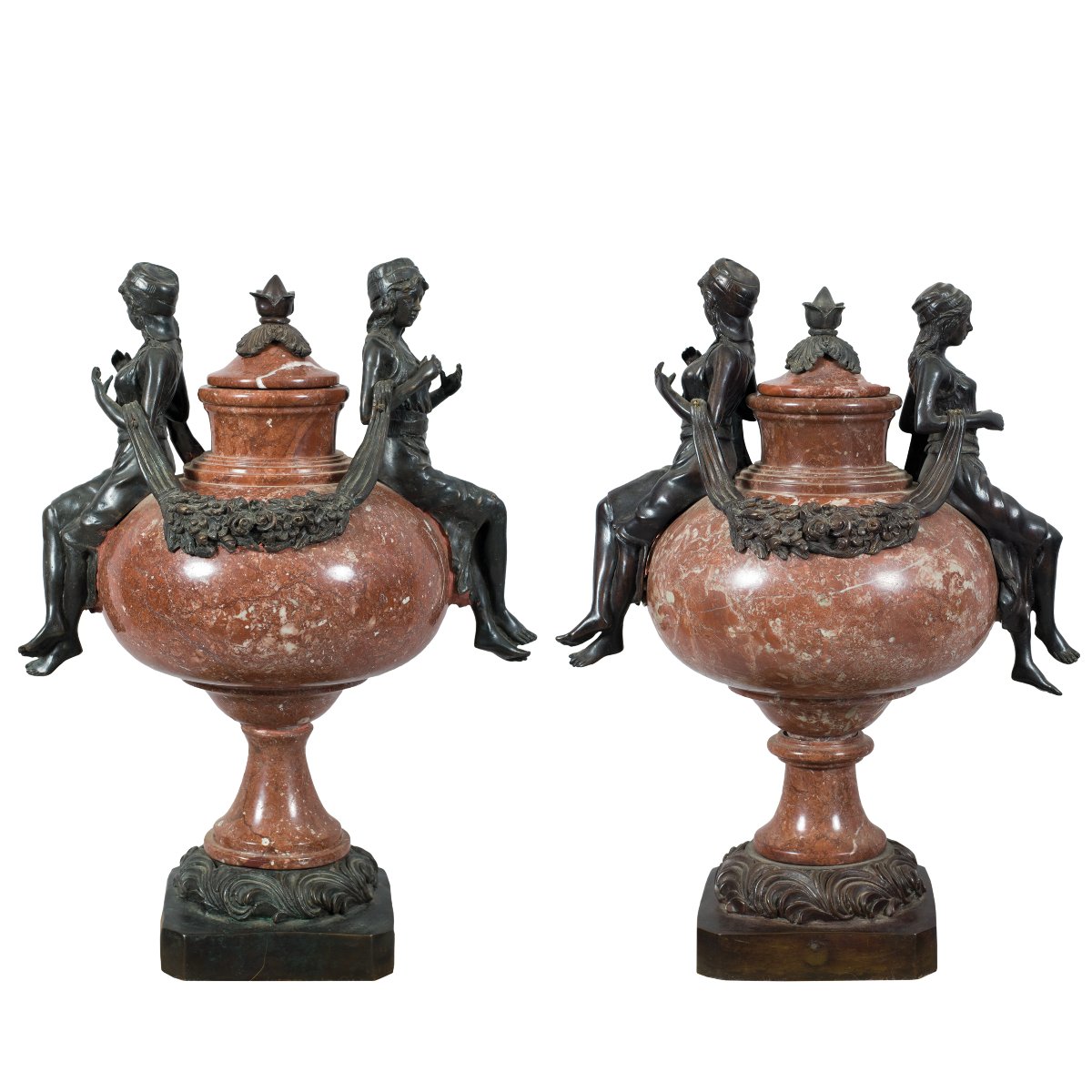 Coppia di vasi in marmo rosso di Verona e bronzo patinato. Italia, fine XIX secolo.