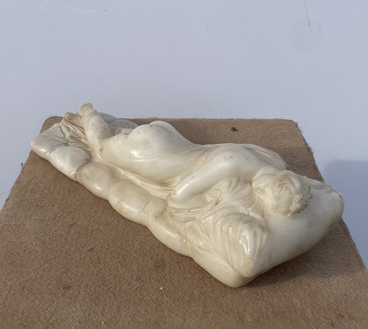 Scultore italiano (XIX sec.) - Fanciulla distesa.-photo-4