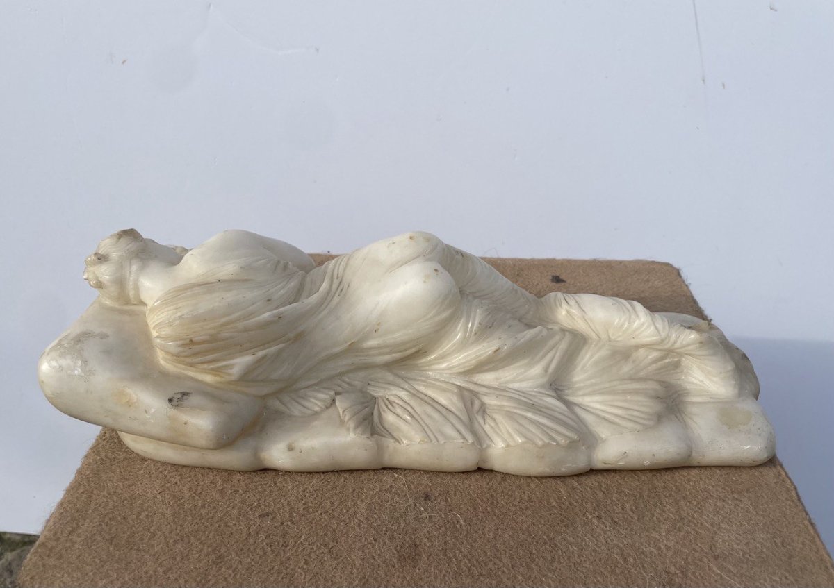 Scultore italiano (XIX sec.) - Fanciulla distesa.-photo-1