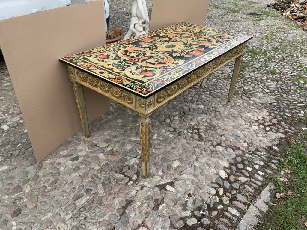 Tavolo scrittoio in legno intagliato, laccato e dipinto. Italia, XIX-XX secolo.-photo-1
