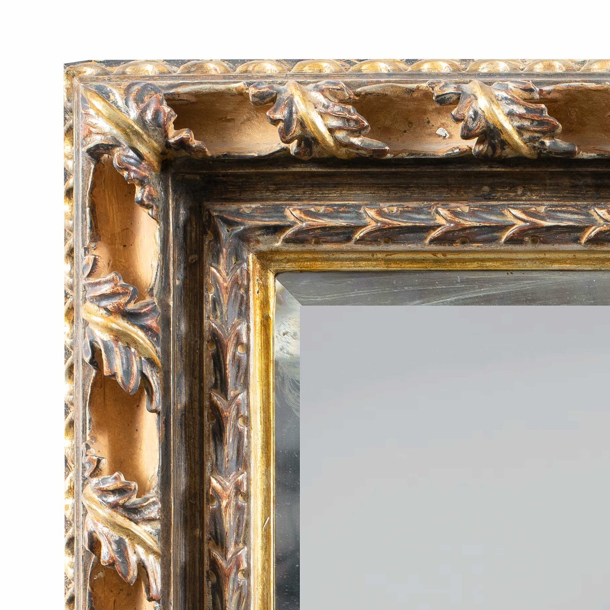 Specchiera Liberty in legno intagliato e dorato. Italia, XX secolo.-photo-2