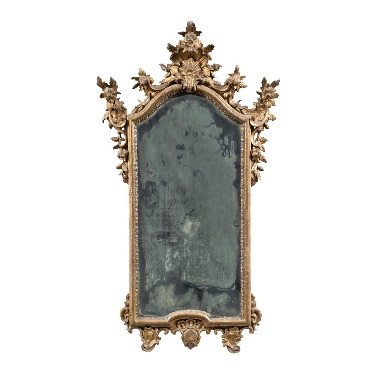 Specchiera in legno intagliato e dorato. Italia settentrionale, XVIII secolo.