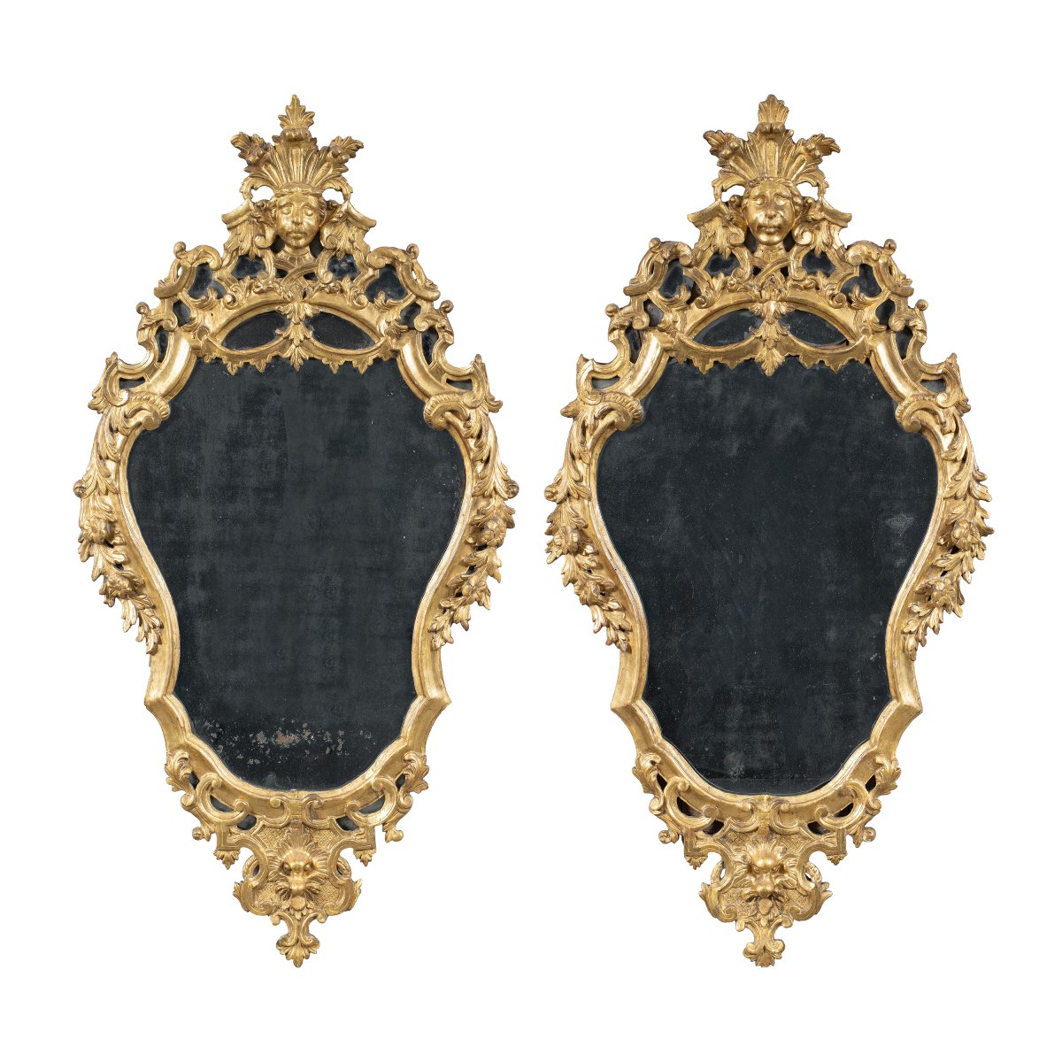 Coppia di specchiere in legno intagliato e dorato. Italia, XVIII secolo.