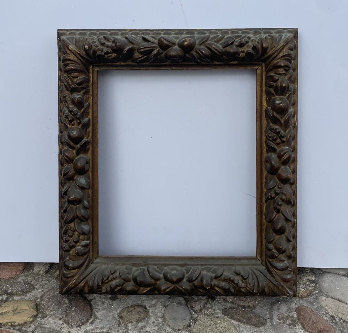 Cornice in legno intagliato e dorato. Francia, inizi XX secolo.-photo-1