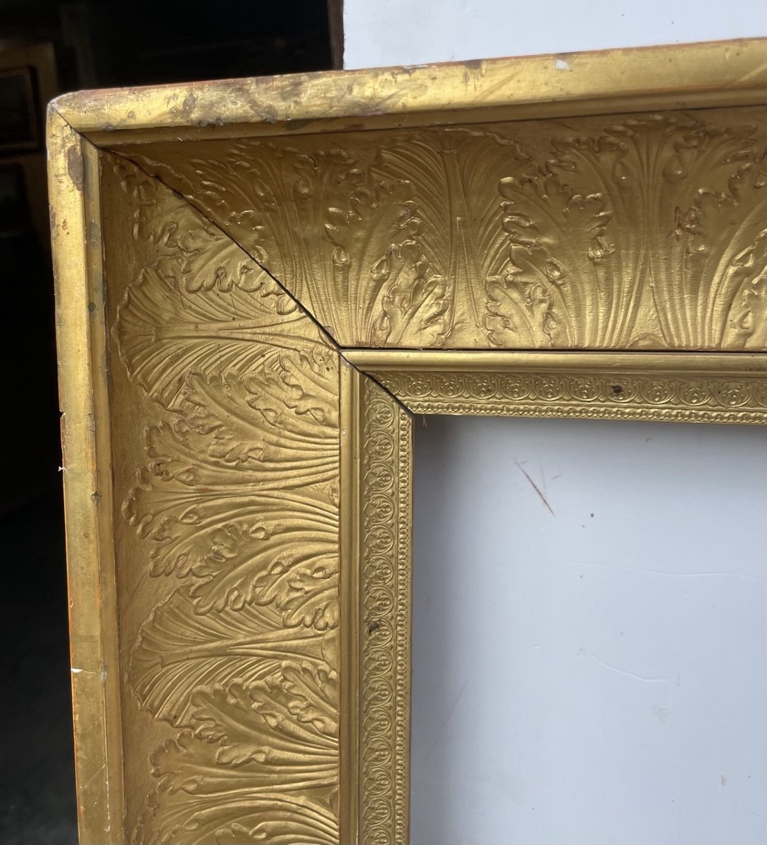 Cornice neoclassica in legno intagliato e dorato. Italia, inizio XIX secolo.-photo-2