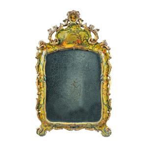 Specchierina in legno intagliato, laccato e dipinto. Venezia, XVIII sec.