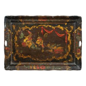 Vassoio in legno laccato e dipinto. Venezia, XVIII secolo.