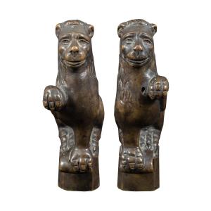 Coppia di piccole sculture in bronzo - Leoni grotteschi. Italia, XVIII-XIX secolo.