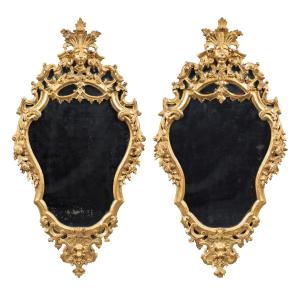 Coppia di specchiere in legno intagliato e dorato. Italia, XVIII secolo.