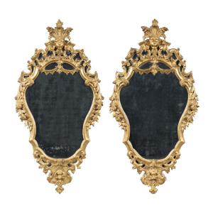 Coppia di specchiere in legno intagliato e dorato. Italia, XVIII secolo.