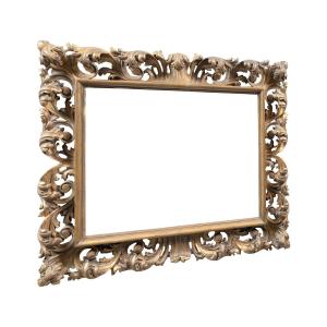 Cornice in legno intagliato e dorato. Italia, XIX secolo.