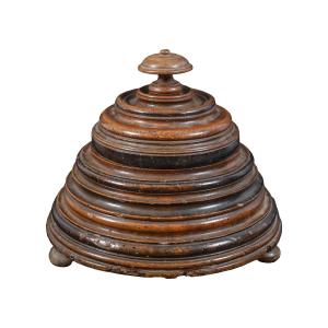 Scatola in legno tornito. Compagnia delle Indie, XVII secolo.