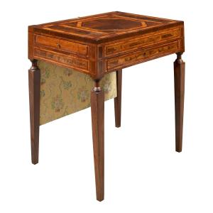 Tavolino scrittoio con separè estraibile. Emilia, fine XVIII secolo.