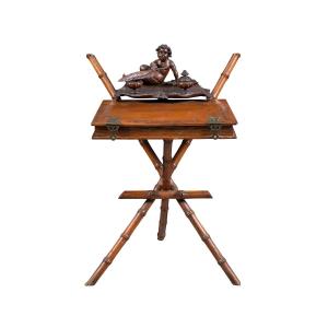 Tavolino scrittoio in legno intagliato - Bottega di Valentino Panciera Besarel. Venezia, XIX