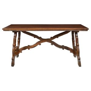 Tavolo fratino in massello di noce. Italia, prima metà XVII secolo.