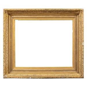 Cornice in legno intagliato e dorato con rilievi in pastiglia. Italia, fine XIX secolo.