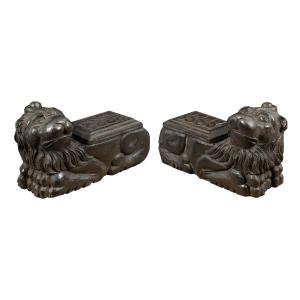 Scultore italiano (XVII-XVIII secolo) - Coppia di leoni arcaici.