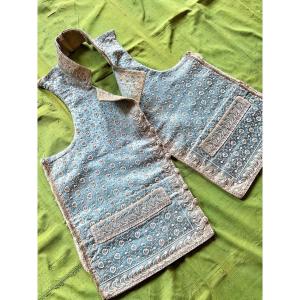 Front Of Louis XVI Vest In Sky Blue Chiselled Velvet Satin Paperback - France Circa 1790