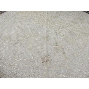 Large Character Placemat In Cotton Embroidered With Cream Silk - Middle East Iran Early 20th Century