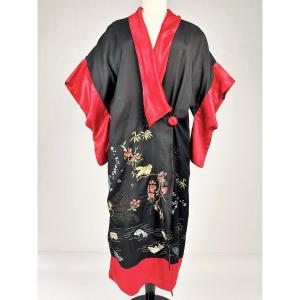 Kimono For The Evening In Taffeta Embroidered With Chinoiserie - France Circa 1930