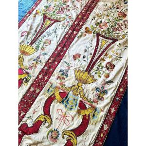 Grostesque Embroidered And Appliquéd Satin Tapestry - Italy Venice Circa 1720