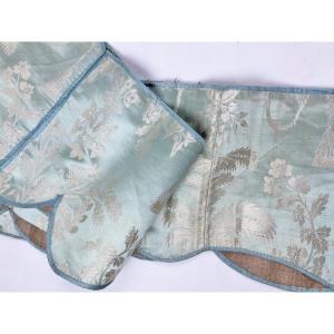 Lambrequin And Bed Covers In Lampas With An Ice Blue Satin Background - Louis XVI Period, Circa 1780