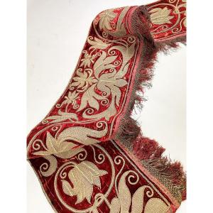 Crimson Velvet Valance Embroidered With Gold Thread In Majolica Stitch - Italy, Late 17th Century