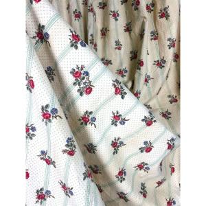 First Of A Large Curtain In Cotton Percale Printed With Roses Louis-philippe Period C. 1850