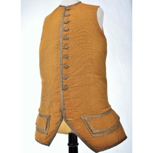 Gilet De Gentilhomme En Faille Française Caca d'Oie Lamé Or - Période Louis XV Circa 1760