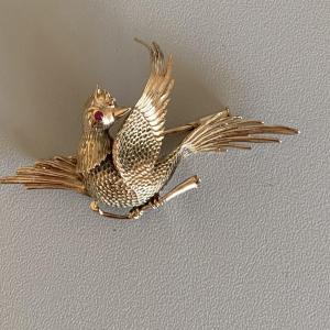3550– Ruby Yellow Gold Bird Brooch