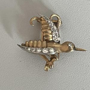 3905- Yellow Gold Diamond Bird Brooch