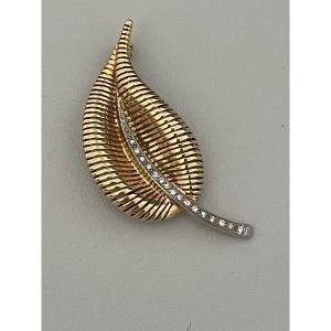 4875- Yellow Gold Diamond Leaf Brooch