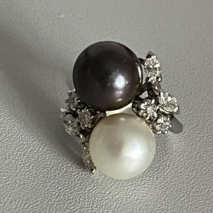 5074- Toi & Moi Ring White Gold Pearls Diamonds